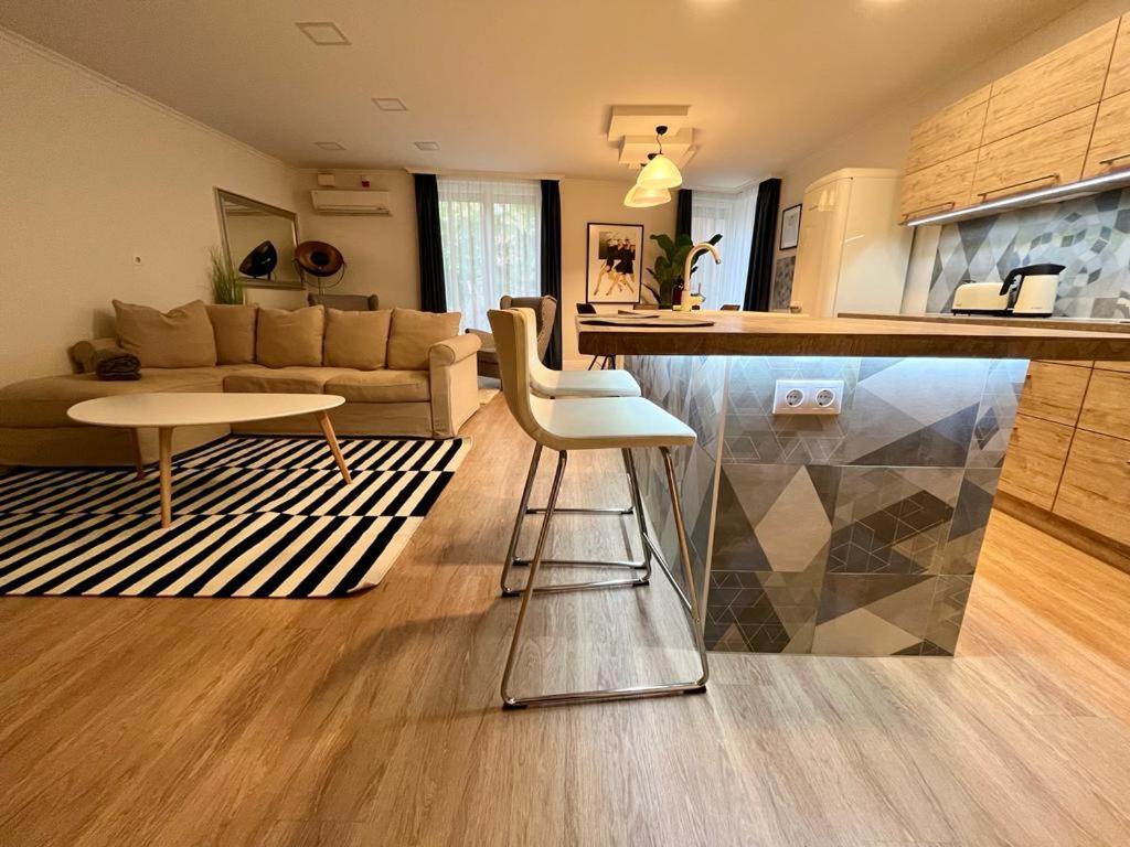 Ground Floor Park Bestern 塞格德 外观 照片