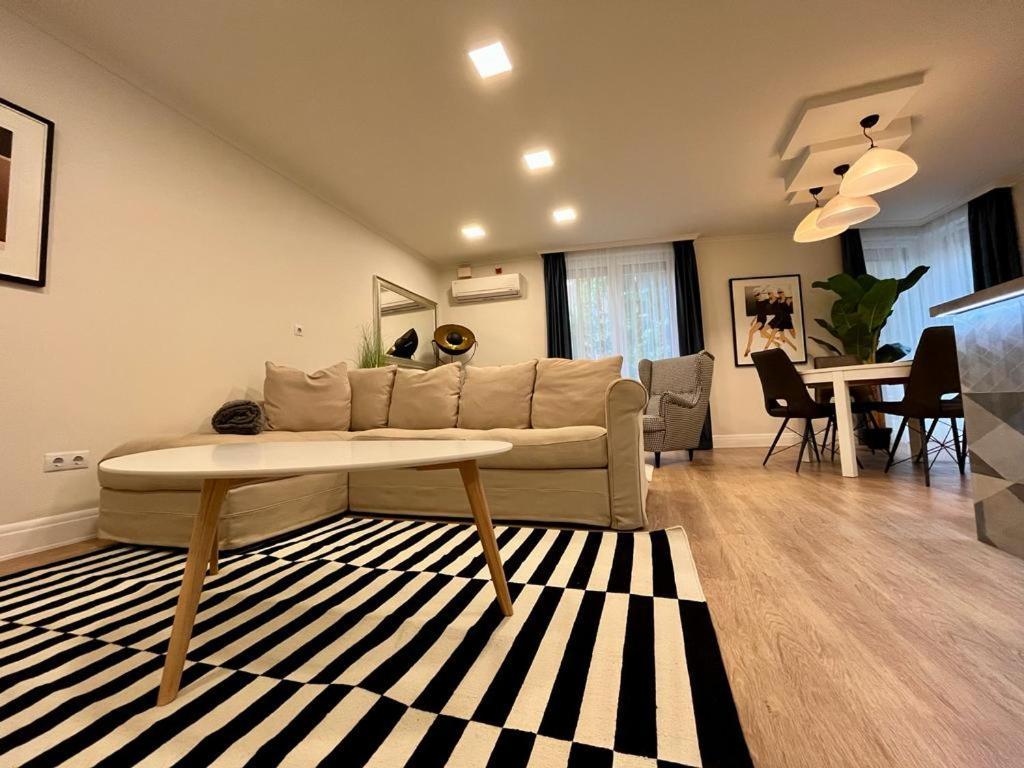 Ground Floor Park Bestern 塞格德 外观 照片
